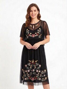 Coco+Jaimeson Black Embroidered Floral Midi Dress with Flutter Sleeves Small